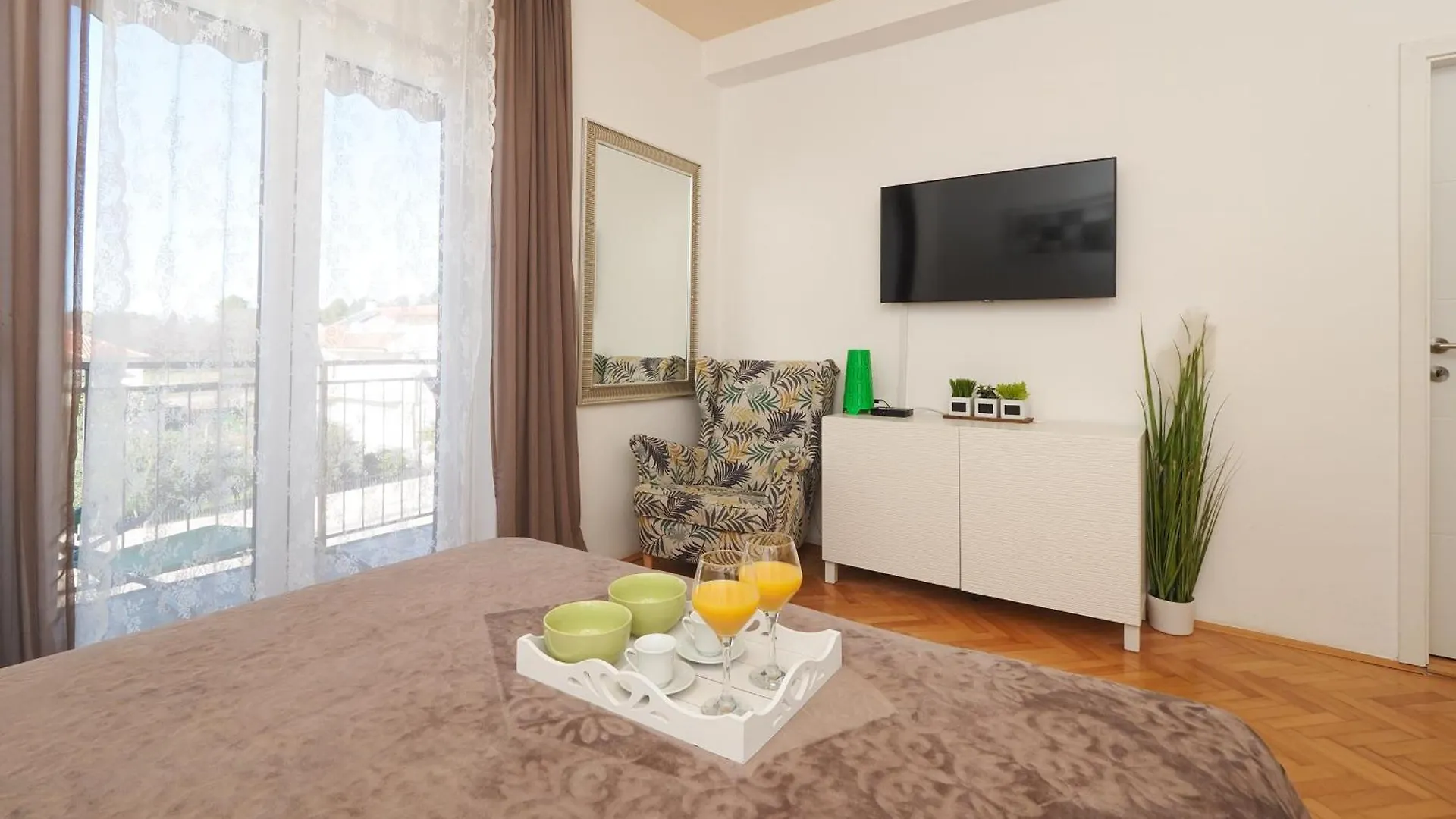 Beach Paradise Apartments
