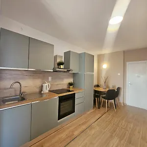  Apartment Lovre